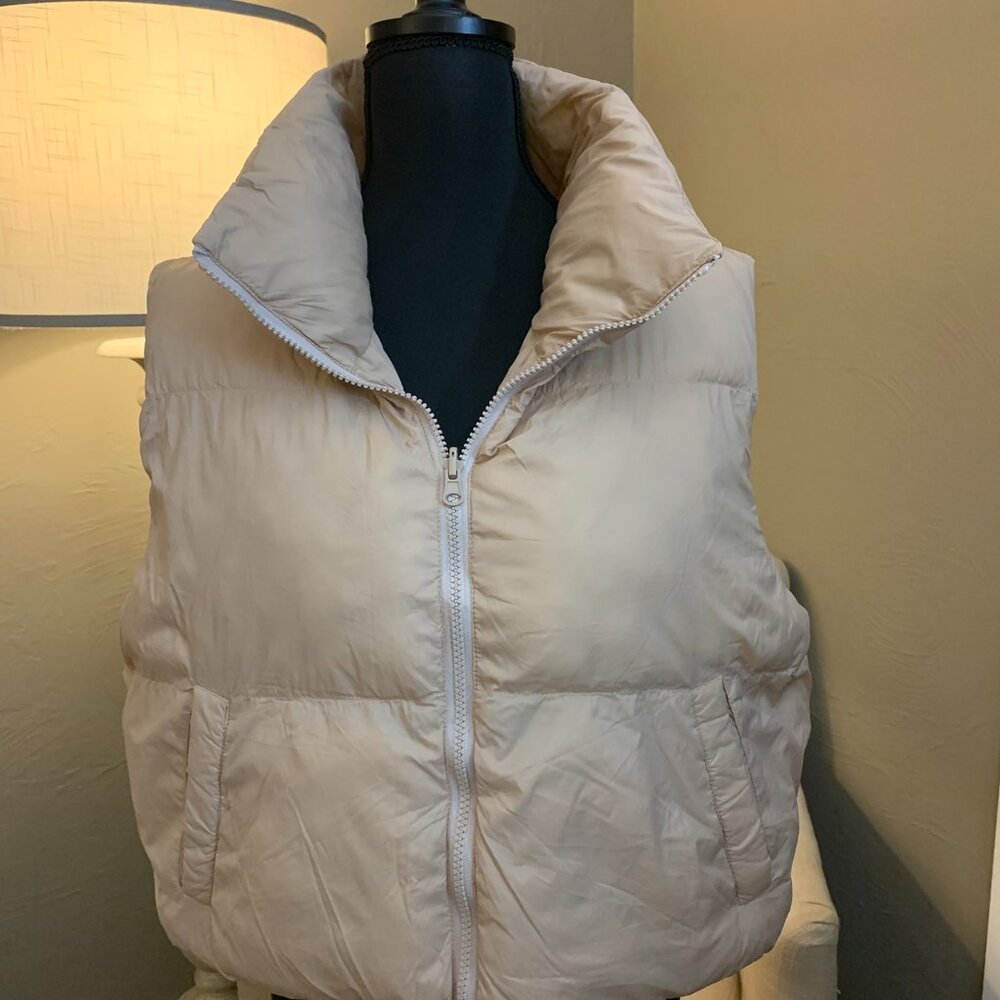 Beige/Tan Womens Cropped Sleeveless Puffer Vest, Outerwear Medium